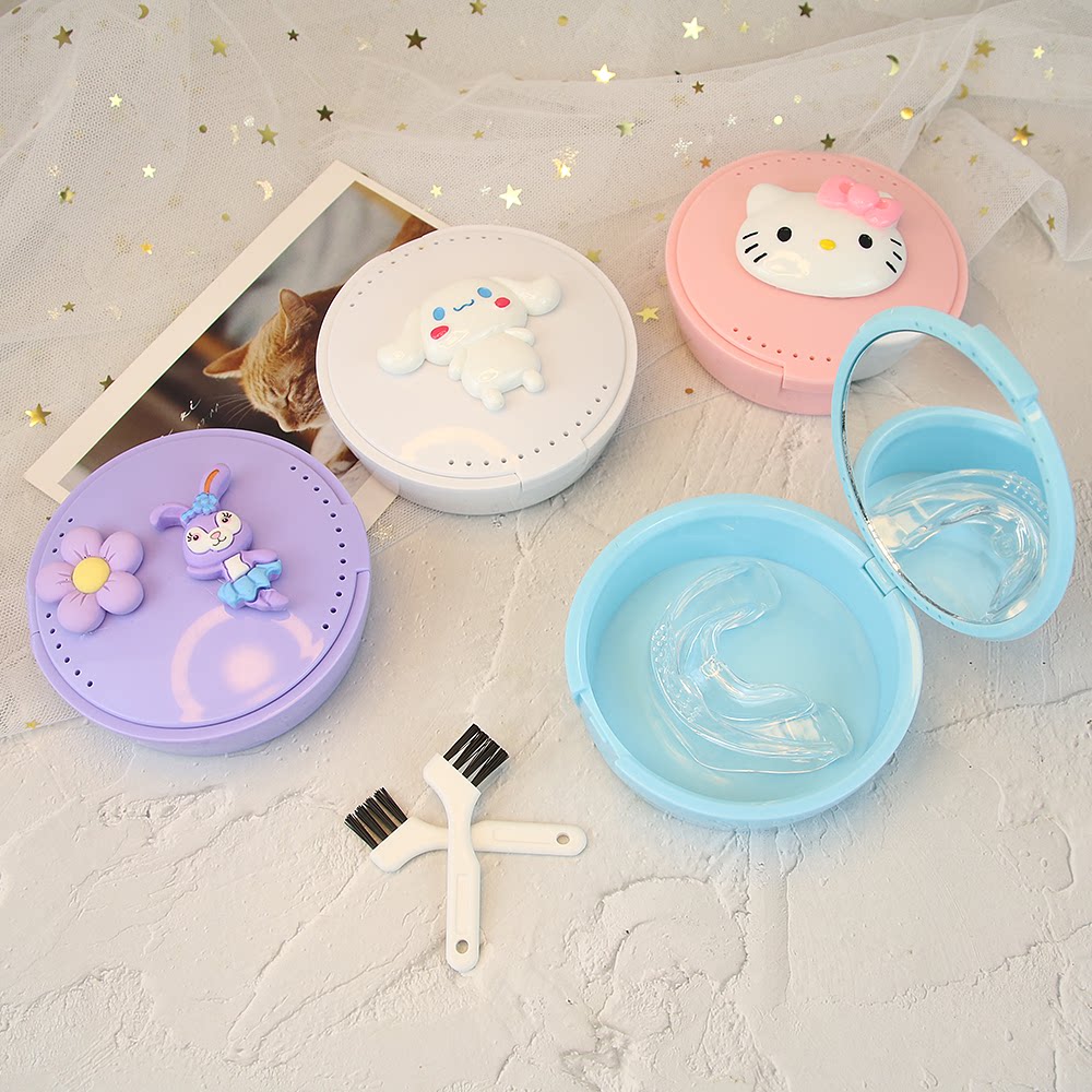 Cute girl cardiomonopoly holder box invisible dental correction dentures portable storage box