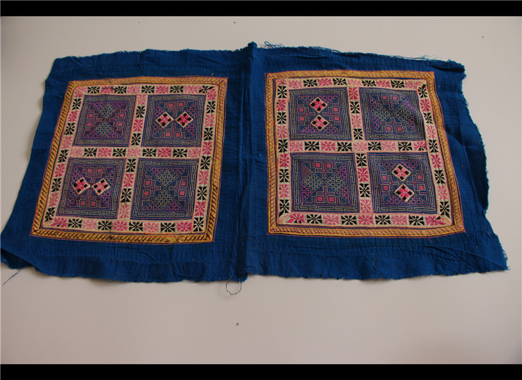 Ethnic Craft Miao Wax Dyeing your Guiding Miao family branch Small flower Miao lock edge embroidered batik with small square sheet pair of A71