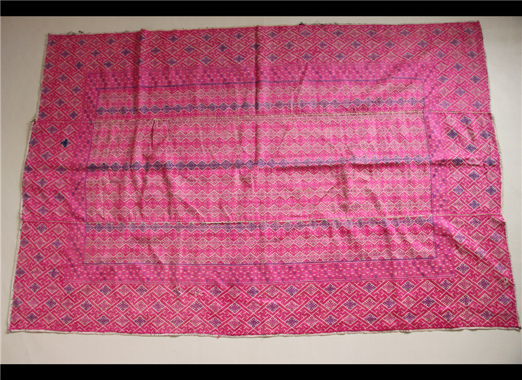 Qianli Xianyun hand-made hand-woven craftsmanship beauty embroidery old embroidery embroidery piece Guangxi Zhuang quilt brocade carpet A90