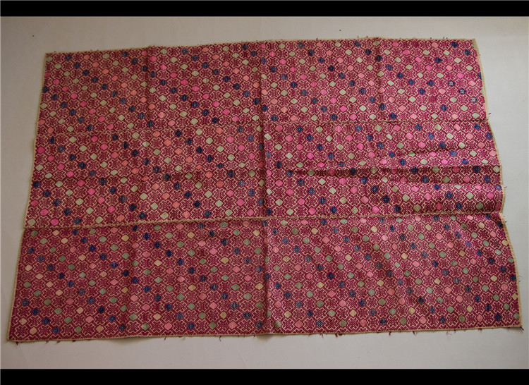 Deer Shu Hutchison handloom art work Beauty embroidered old embroidered embroidered piece Guangxi Zhuang is covered with brocade carpet A76