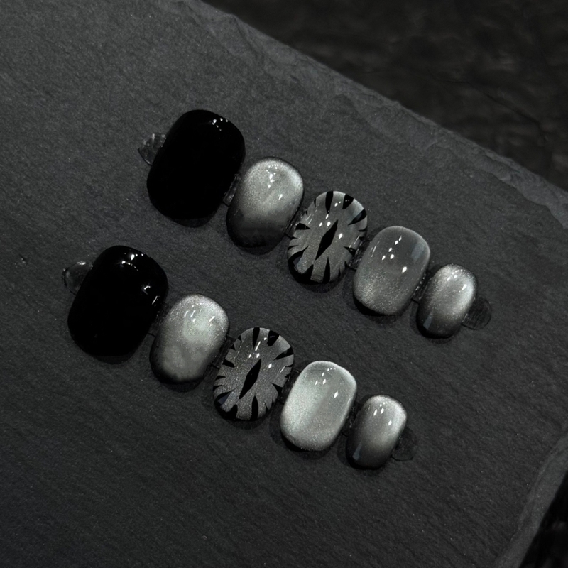 Dark Night Silver Black Wearable Nails Dark Gothic Style Black Silver Cat Eye Brightening Versatile High-End Short Beaded Nail Stickers