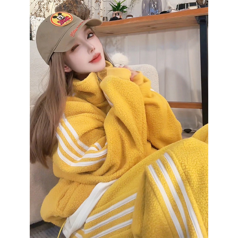 Fleece-Lined and Thickened Three-Stripe Tracksuit Set for Women, Winter 2025 New Style, Austrian Fleece Jacket and Wide-Leg Pants Two-Piece Set