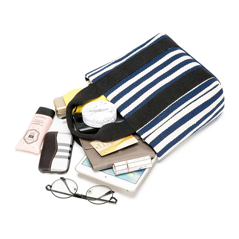 Handheld hand loop bag with zipper