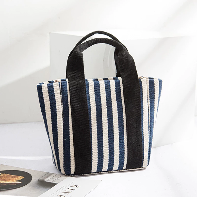 Handheld hand loop bag with zipper