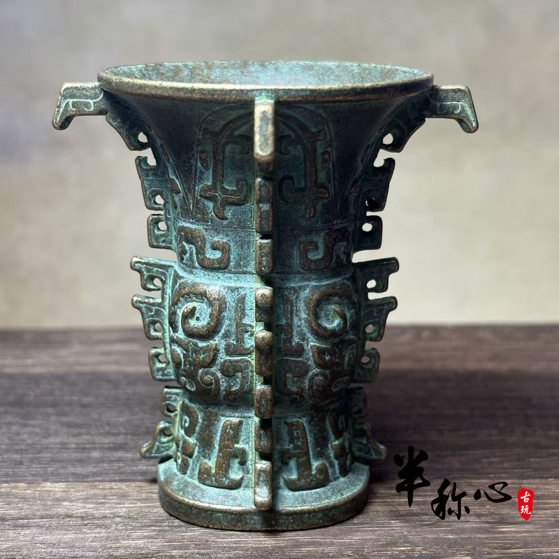 Antique Western Zhou Dynasty He Zun Bronze Ornament with Chinese Inscriptions, Vintage Bronze Vessel for Display, Office Decoration Craft