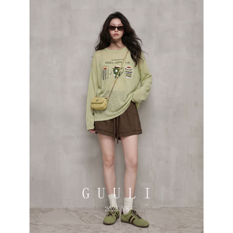 Resort-Style Green Printed Round-Neck Long-Sleeved Blouse, Brown Shorts, Super Popular Niche Non-Colliding Style Set for Women Resort-Style Green Printed Round-Neck Long-Sleeved Blouse, Brown Shorts, Super Popular Niche Non-Colliding Style Set for Women