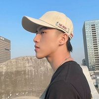 Бежевый, красный, английский