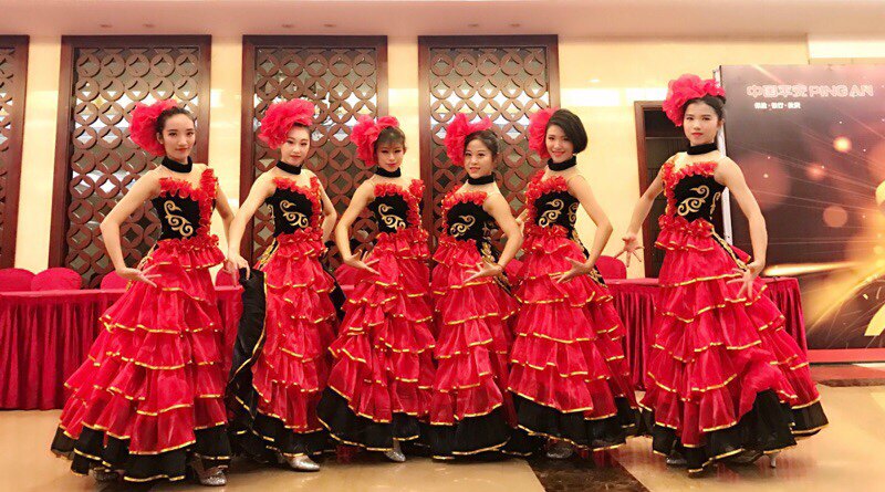 豪華な舞台衣装、オリジナルのフランス古典作品、時代を超越したスペインのカンカンダンス。