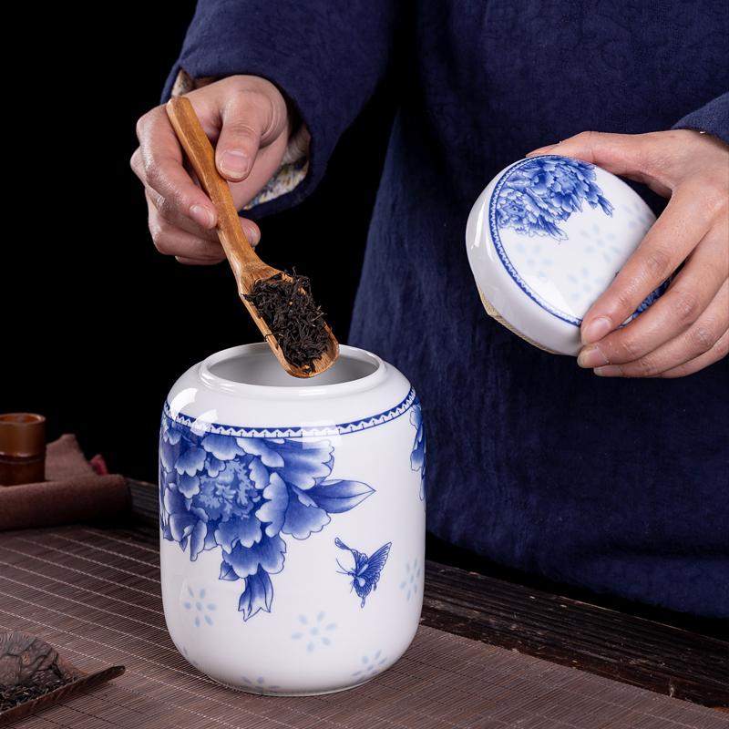 Blue and white porcelain, caddy fixings mini seal pot jingdezhen tea accessories small portable tank tea