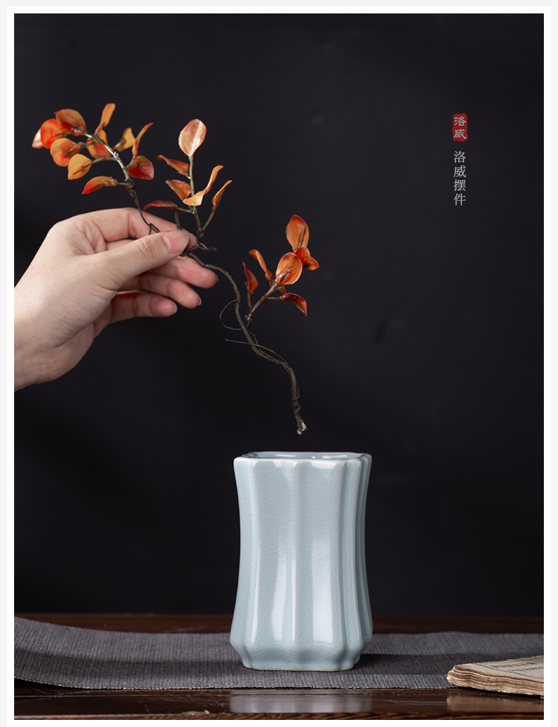 The azure glaze floret bottle of jingdezhen Chinese archaize home sitting room flower arranging ceramics decoration porcelain bottle furnishing articles