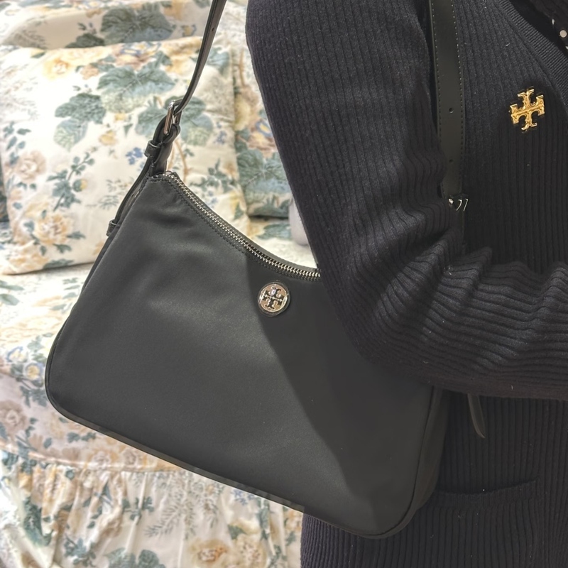 Directly Shipped from the Usa Tory Burch Nylon New Nylon Underarm Bag Shoulder Bag Non-Returnable Directly Shipped from the Usa Tory Burch Nylon New Nylon Underarm Bag Shoulder Bag Non-Returnable