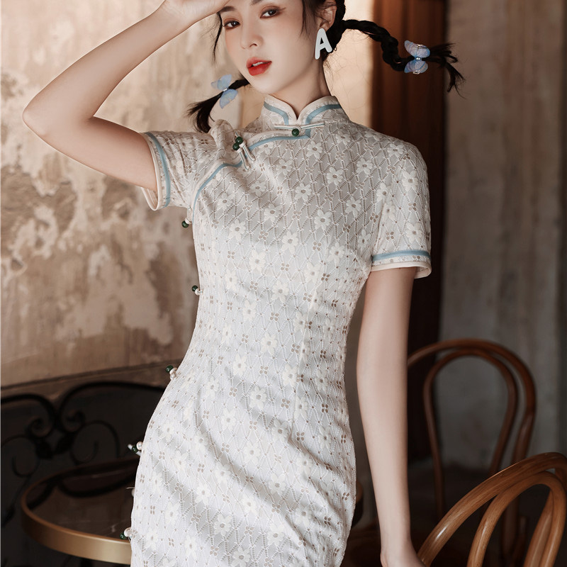 Long lace spring summer cheongsam, lightweight modern evening dress, mid-length Long lace spring summer cheongsam, lightweight modern evening dress, mid-length