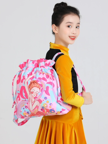 Маленькие танцевальные сумки танце