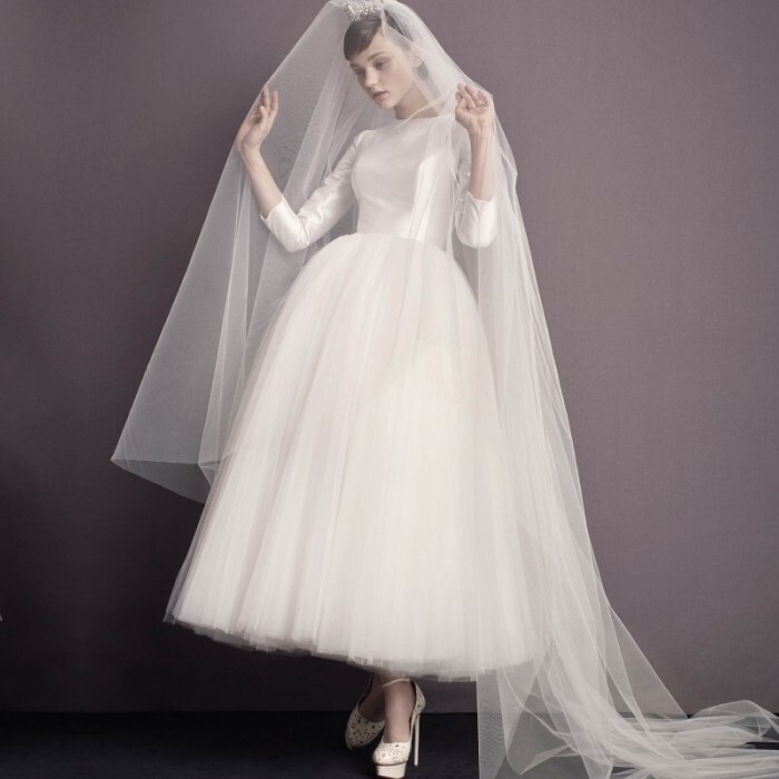 Satin Short Wedding Dress New Style Hepburn Light Wedding Dress Simple Princess Long-Sleeve Travel Photography Registration Dress