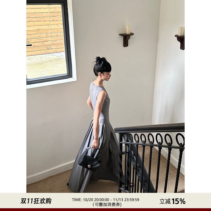 Venuie Gray Round Neck Pleated Sleeveless Dress, Elegant, Simple, Slim-Fitting, Off-Shoulder, Low-Waisted A-Line Long Skirt Venuie Gray Round Neck Pleated Sleeveless Dress, Elegant, Simple, Slim-Fitting, Off-Shoulder, Low-Waisted A-Line Long Skirt