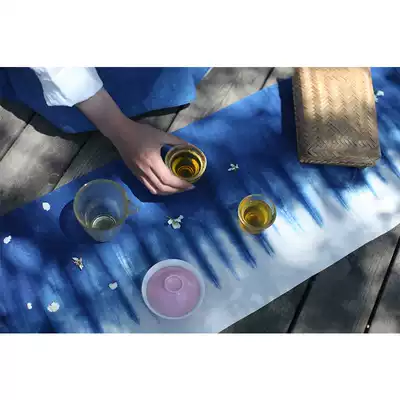 Blue continued Bai ancient method tie-dyeing snow melt double-layer cotton tea mat table flag bed flag plant dyeing can be customized
