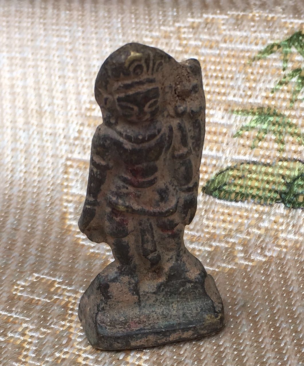 Antique miscellaneous wall antique bronze Buddha statue ornaments ancient doll home porch decoration Zen decoration creative