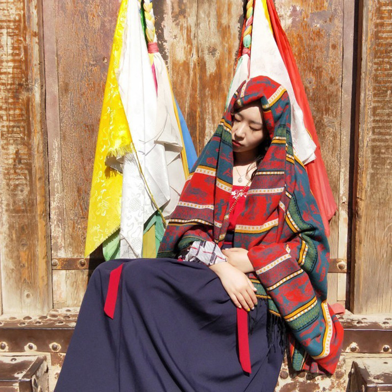Ethnic style Yunnan Lijiang tourism photo shawl scarf dual-use blanket thickened warm Tibet Xinjiang large square