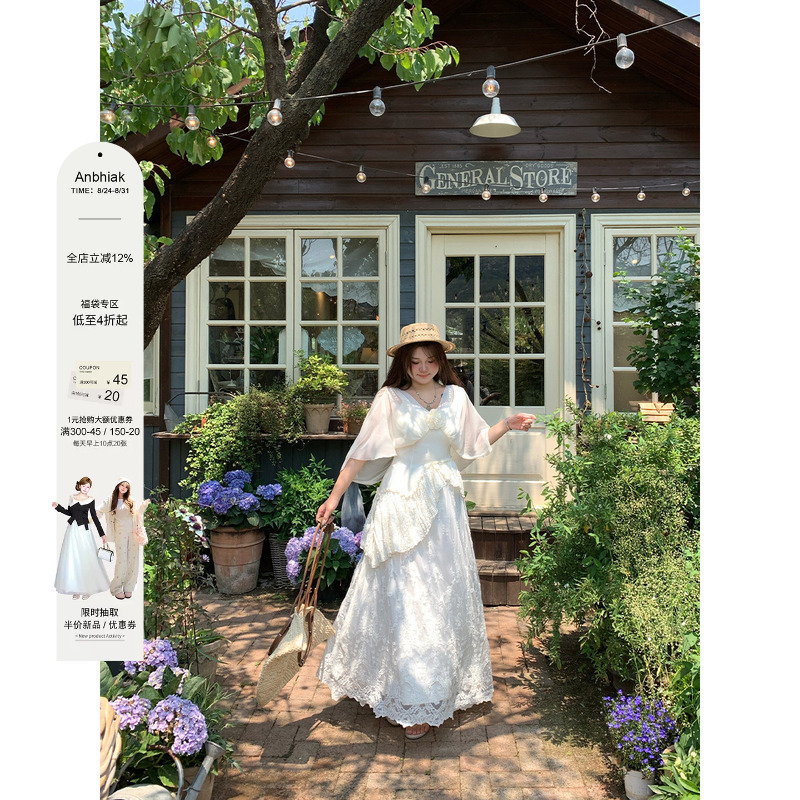Annie Is Not Popular, but Her Romantic Heavy Lace Embroidered Fairy Dress Is Like a Pear Blossom, Designed for Slightly Chubby Women in Plus Size