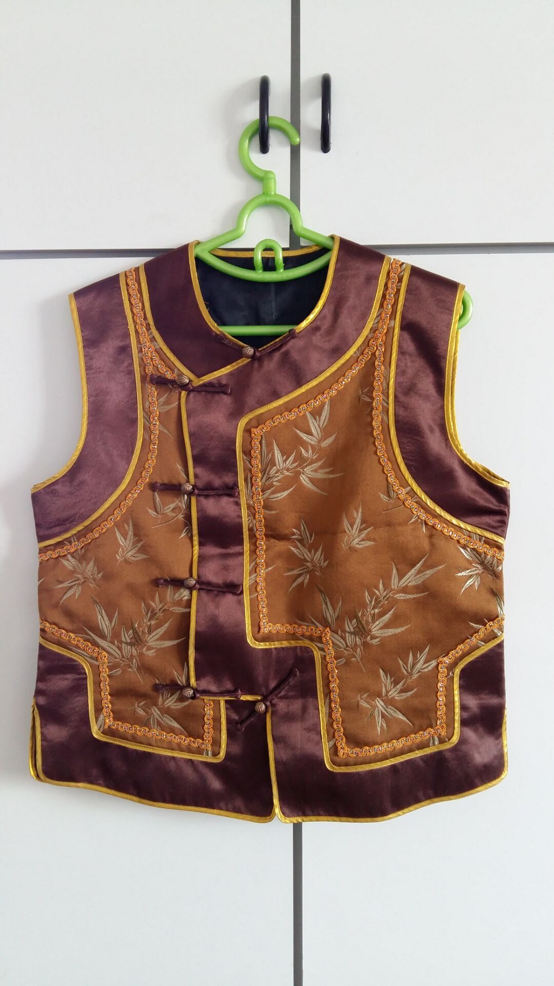 Three styles of the Manchu mandarin vest in three styles 280