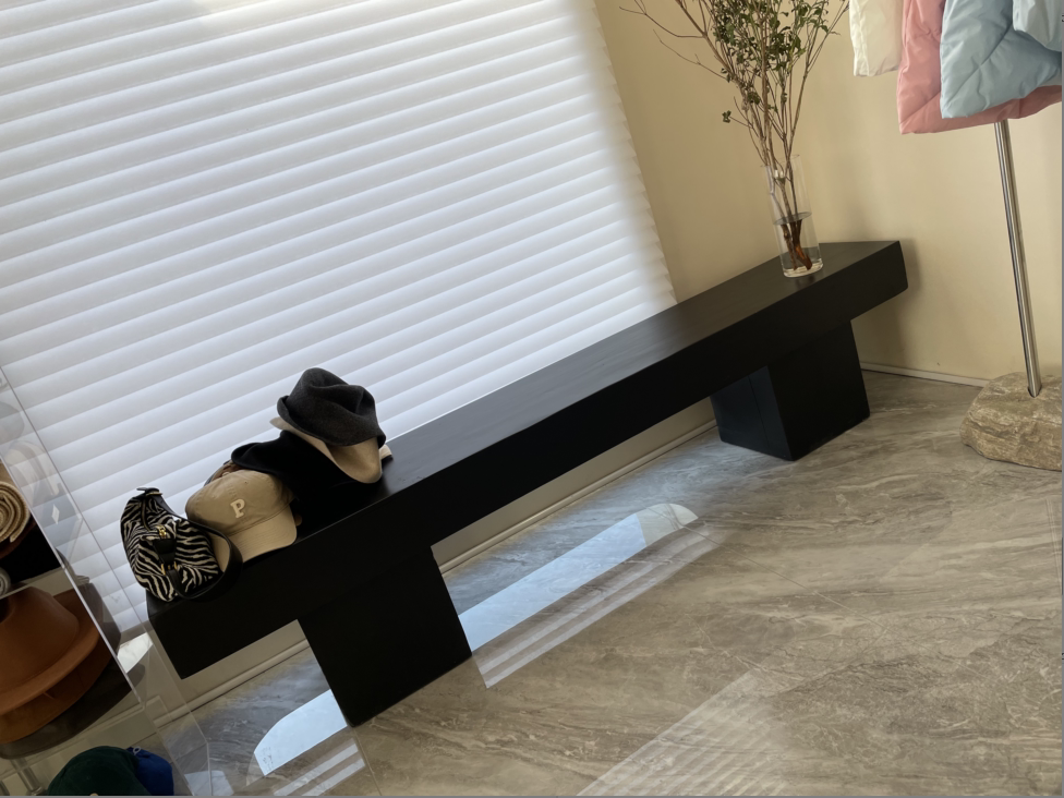 Nordic simple solid wood shoe changing stool clothing store log bench designer creative homestay TV cabinet long wooden pier