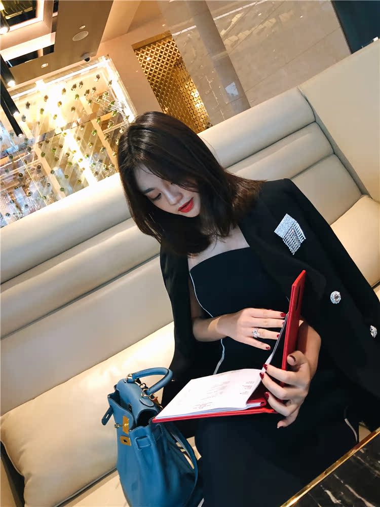 Đầu mùa thu mới chic slim đen blazer khâu còng kim cương đôi ngực huy hiệu trang trí khí nữ áo vest blazer nữ