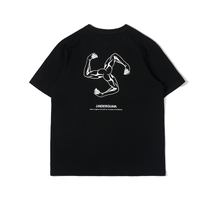 UNDERGUAN dark land three curved arm LOGO print TEE