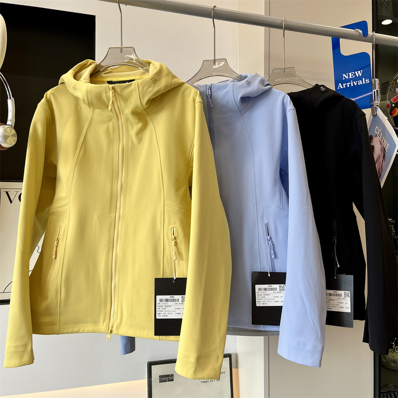 Factory Order! Outdoor Mountain-Style Windproof and Waterproof Sports Softshell Jacket, Thin Fleece Breathable Mountaineering Jacket for Women