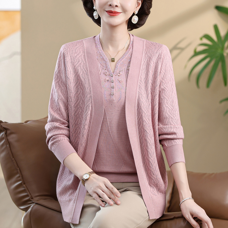 Commuting Style Mother's Clothing Spring and Autumn Knitwear Two-Piece Set Middle-Aged and Elderly Women's Woolen Sweater Outer Suit Top with Cardigan Commuting Style Mother's Clothing Spring and Autumn Knitwear Two-Piece Set Middle-Aged and Elderly Women's Woolen Sweater Outer Suit Top with Cardigan