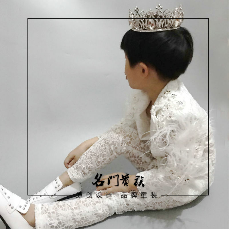 Chàng trai phù hợp với sàn catwalk thể hiện cá tính đầm ren đà điểu tóc chàng trai Váy áo thun váy cuối cùng tùy chỉnh váy cho bé gái 10 tuổi