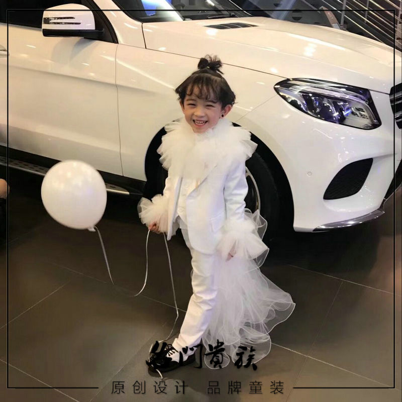 Chàng trai mới sàn catwalk phù hợp với thủy triều phù hợp với mô hình cạnh tranh T trạm cuối cùng bữa tiệc sinh nhật ăn mặc máy chủ chàng trai và cô gái comple đẹp cho bé trai