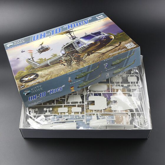 Special Offer: Little Eagle Assembled Model Airplane 1/48 Scale American Uh-1D Huey Helicopter Vietnam Battlefield Kh80154