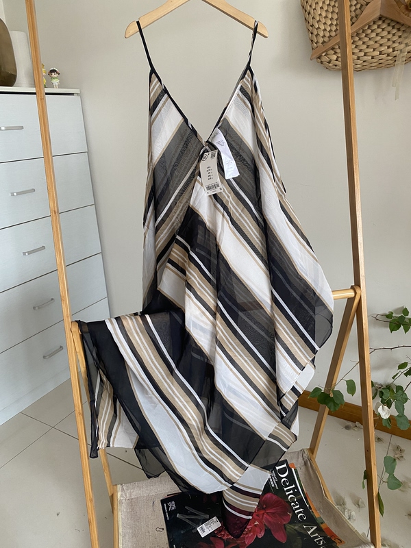 Export Bohemian Style Chiffon Slip Dress with Flowing Skirt, Perfect for Vacation Photoshoots, Featuring an Asymmetrical Hem Export Bohemian Style Chiffon Slip Dress with Flowing Skirt, Perfect for Vacation Photoshoots, Featuring an Asymmetrical Hem