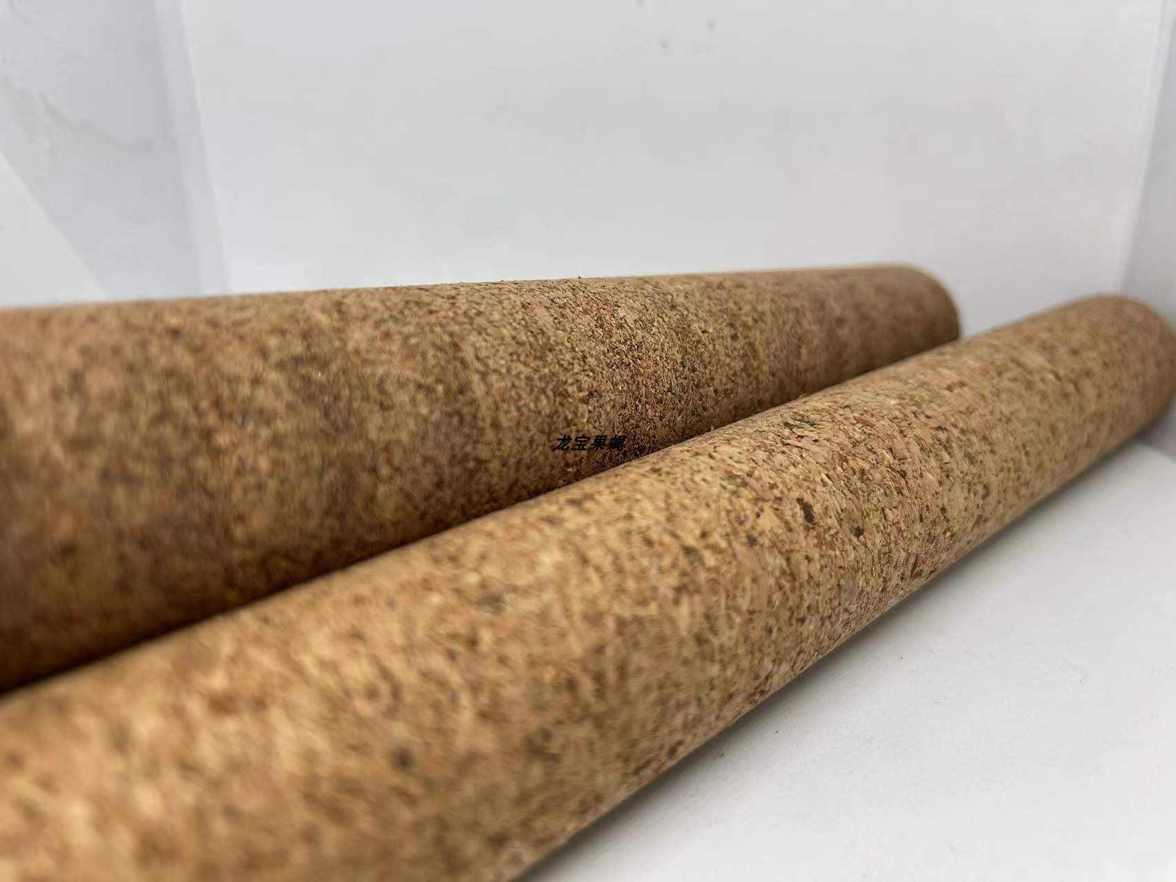 Portuguese cork champagne climbing rod climbing bug to scenic champagne lash cover giant guarding palace frog