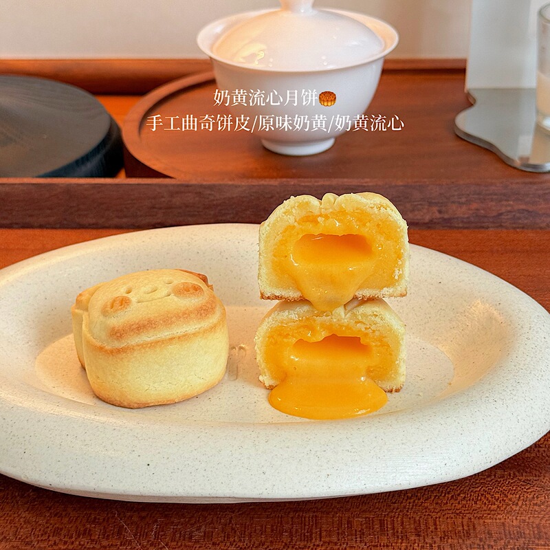 Xiaochun Rizhi Mooncakes, Handmade Custard Mooncakes with a Creamy Filling, Perfect for Mid-Autumn Festival Gifts, Not Too Sweet, Freshly Made and Shipped Immediately,  Free Shipping