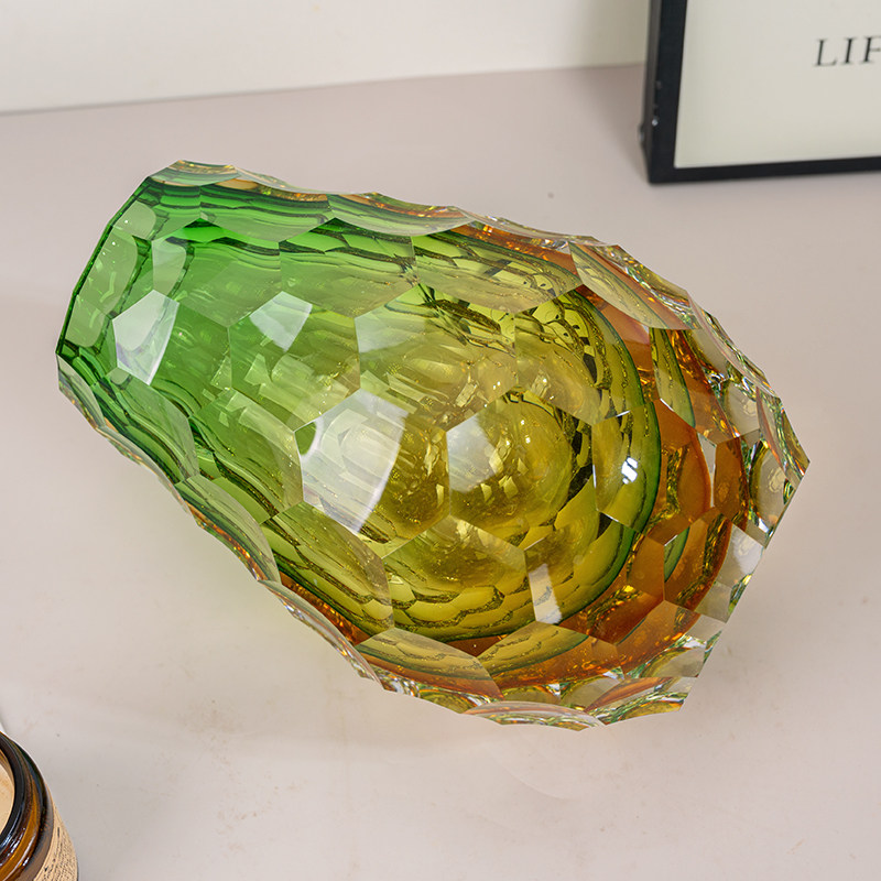 L606 现代化琉璃上浅绿下黄轻奢花瓶高颜值居家创意摆件插花器详情5