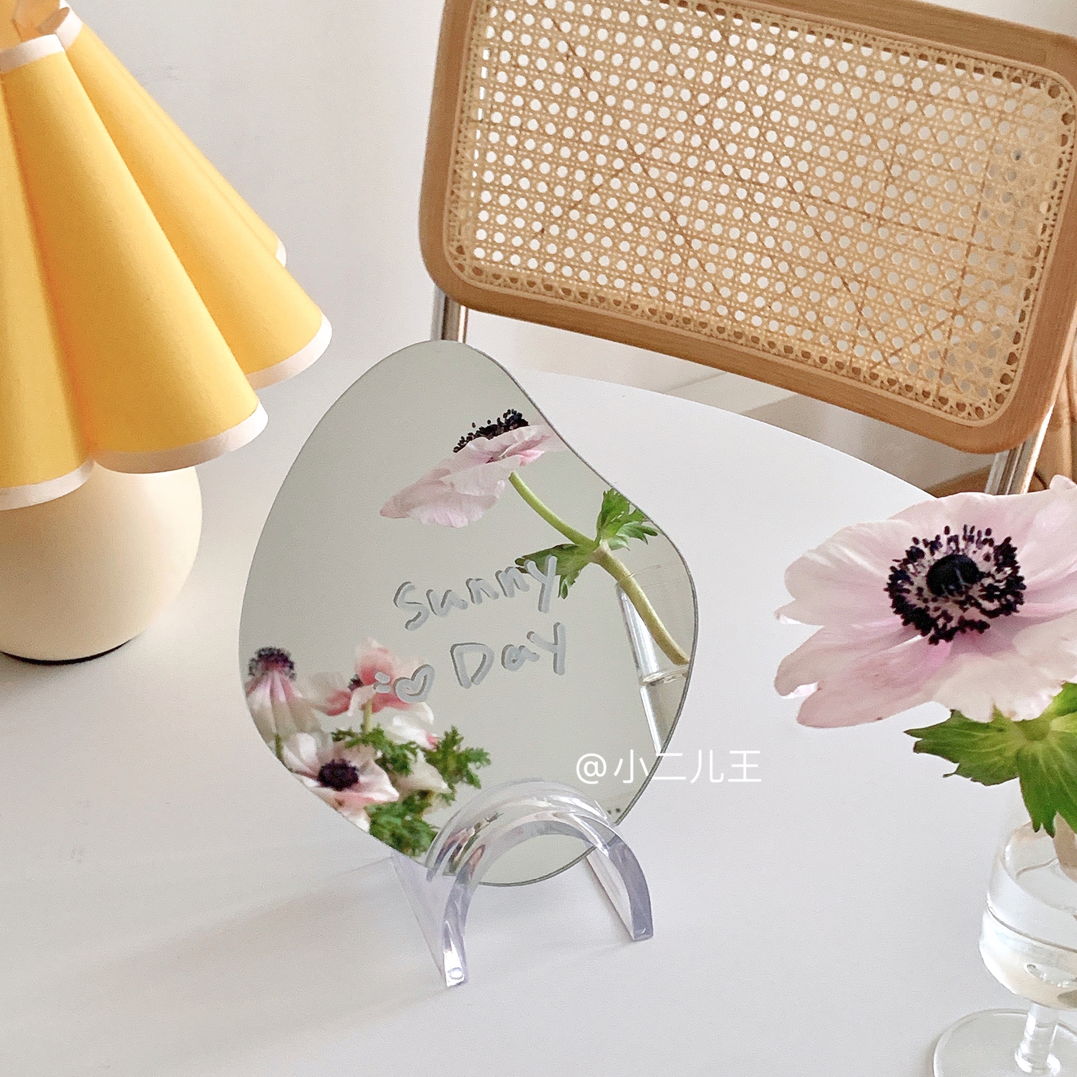 Original niche designer irregular shaped makeup mirror ins style simple desktop makeup mirror photo props