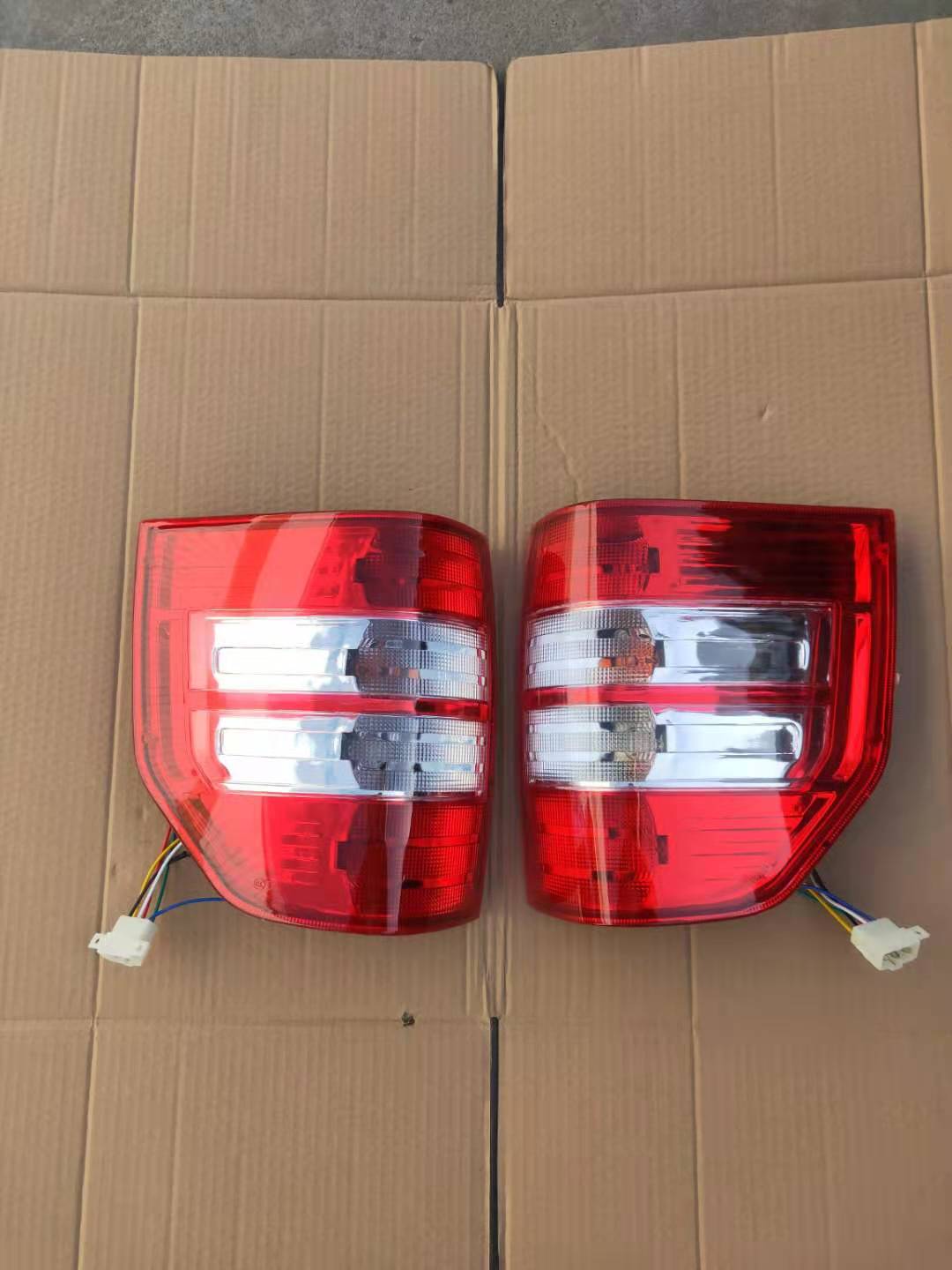 Suitable for Changan Piccard Shenqi F30 rear tail light assembly Original plant F30 brake light reversing light left and right tail lights