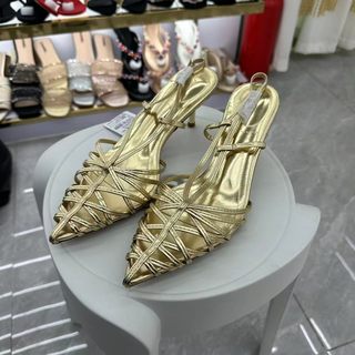 西班牙性感凉鞋女夏季外穿透气细跟镂空一字扣带尖头金色高跟鞋