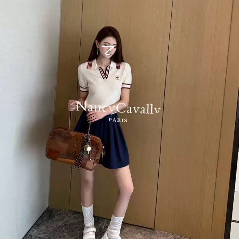 Fluffy Cloud-Like 100% Wool Collegiate Style Color-Block Polo Collar Knit Short-Sleeve Shirt