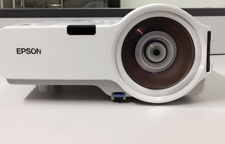 Máy chiếu đã qua sử dụng Máy tập trung siêu ngắn Máy chiếu EB-410W HD 720P Máy chiếu giảng dạy Trang chủ