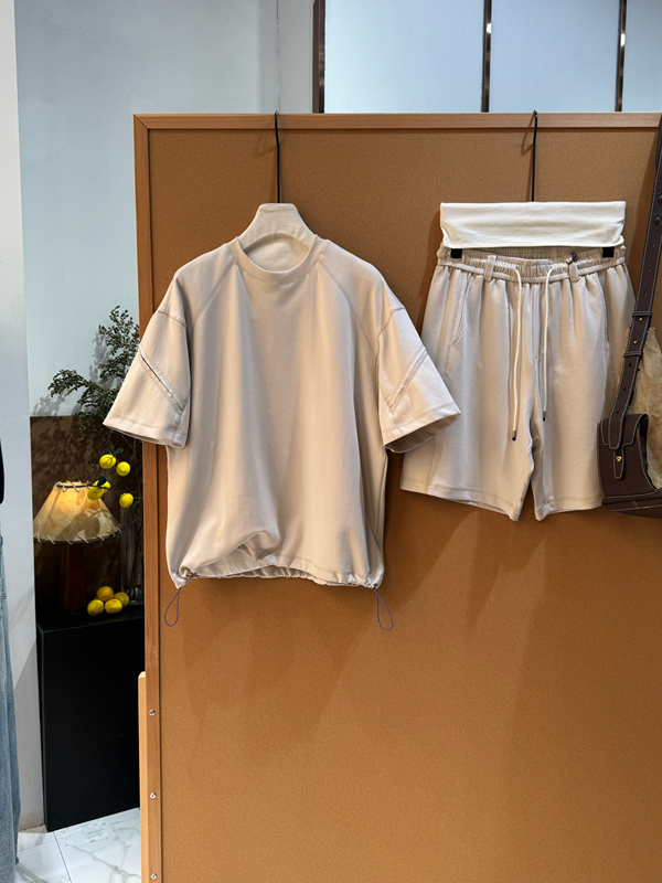 About /'Go on a Windy Journey' Summer Solid Color Casual Sports Suit for Men, Relaxed Short-Sleeve and Shorts Two-Piece Set