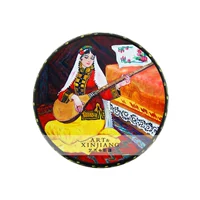 16-девушка играет на пианино