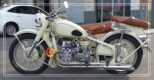 Highlighting the spirit of Chinese craftsmen, we hand-created a classic milk white Yangtze River 750-sided three-wheeled satchel motorcycle