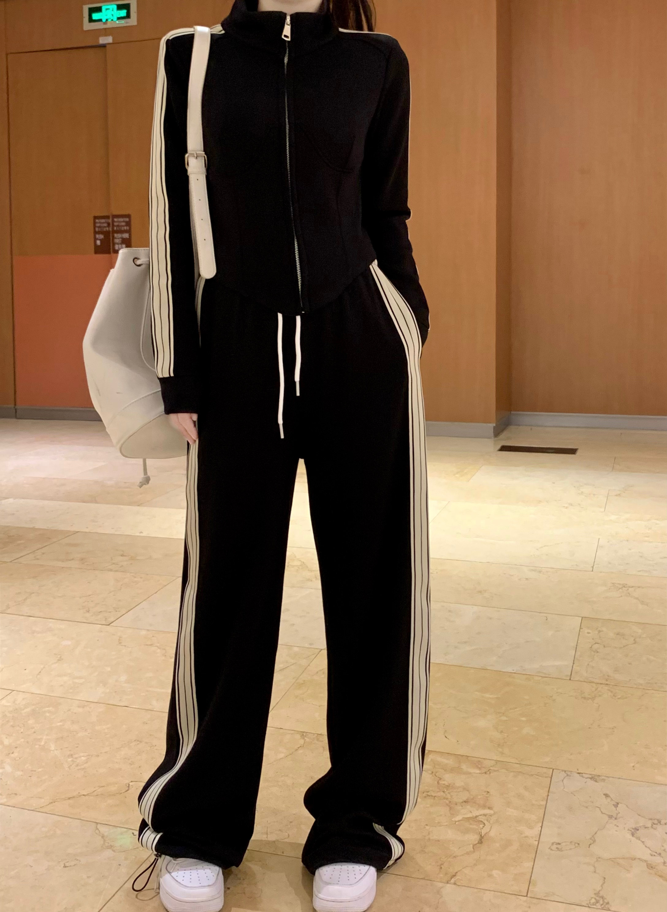 Стильные костюмы 大码休闲运动套装女秋季2025新款黑色显瘦外套高腰显瘦长裤两件套