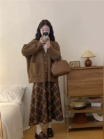 Коричневая клетчатая юбка