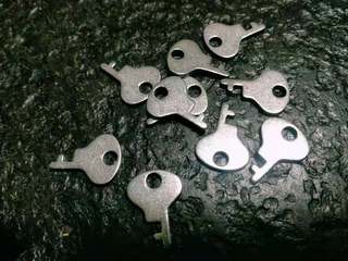 Zehn brandneue stahlschlüssel, fingerschlossschlüssel