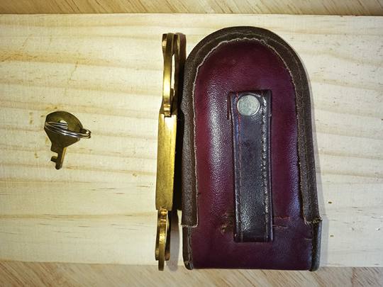 Divers inventaire tout neuf d'anciennes serrures et boucles de pouce en laiton des années 60 et 70. Chacun est livré avec une clé et un sac fidélité !