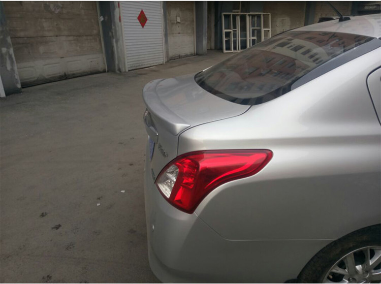 Đuôi xe mới của Nissan sửa đổi 11-16 Dongfeng Nissan nắng sửa đổi đuôi đặc biệt miễn phí đuôi gió pista
