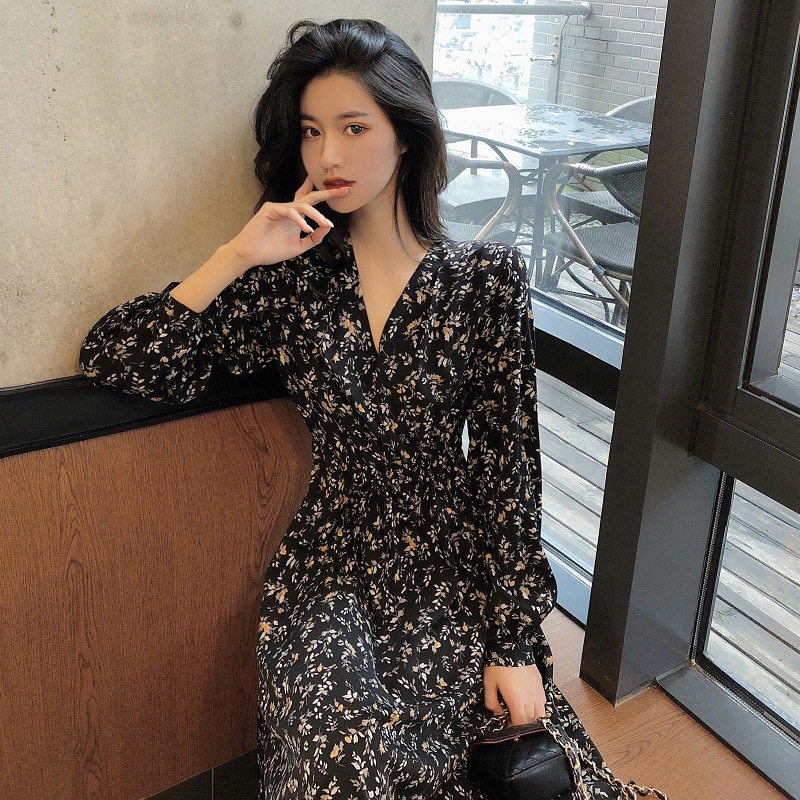 Foreign dress 2022 new spring style Temperament Famous Yuanyu Long sleeves Knee Long version Broken Flowers Long Dress